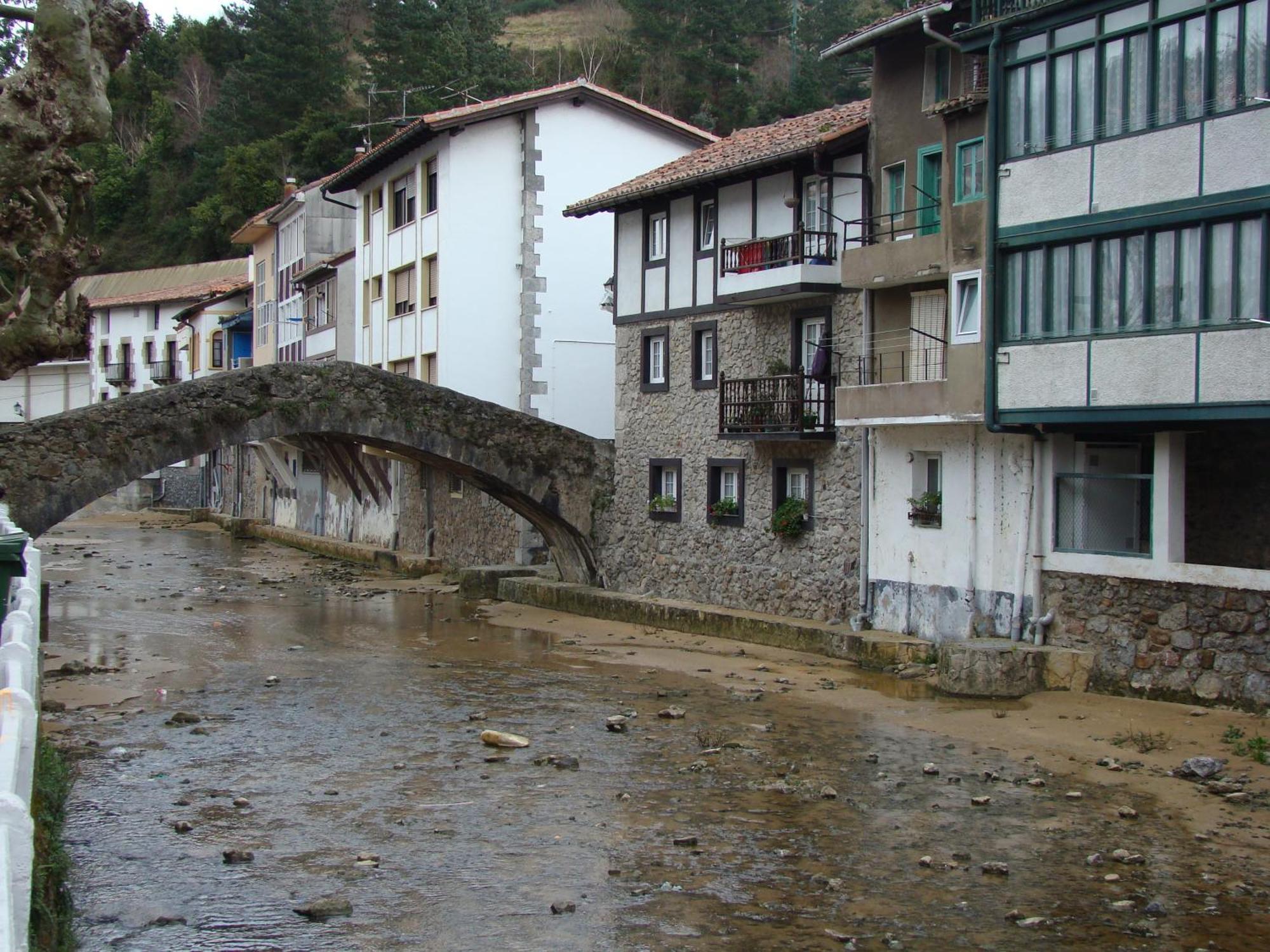 Hotel Bekale à Ea Extérieur photo